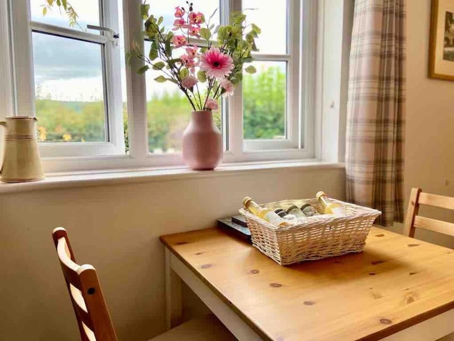Scenic Couples Getaway In The Brecon Beacons * Crickhowell
